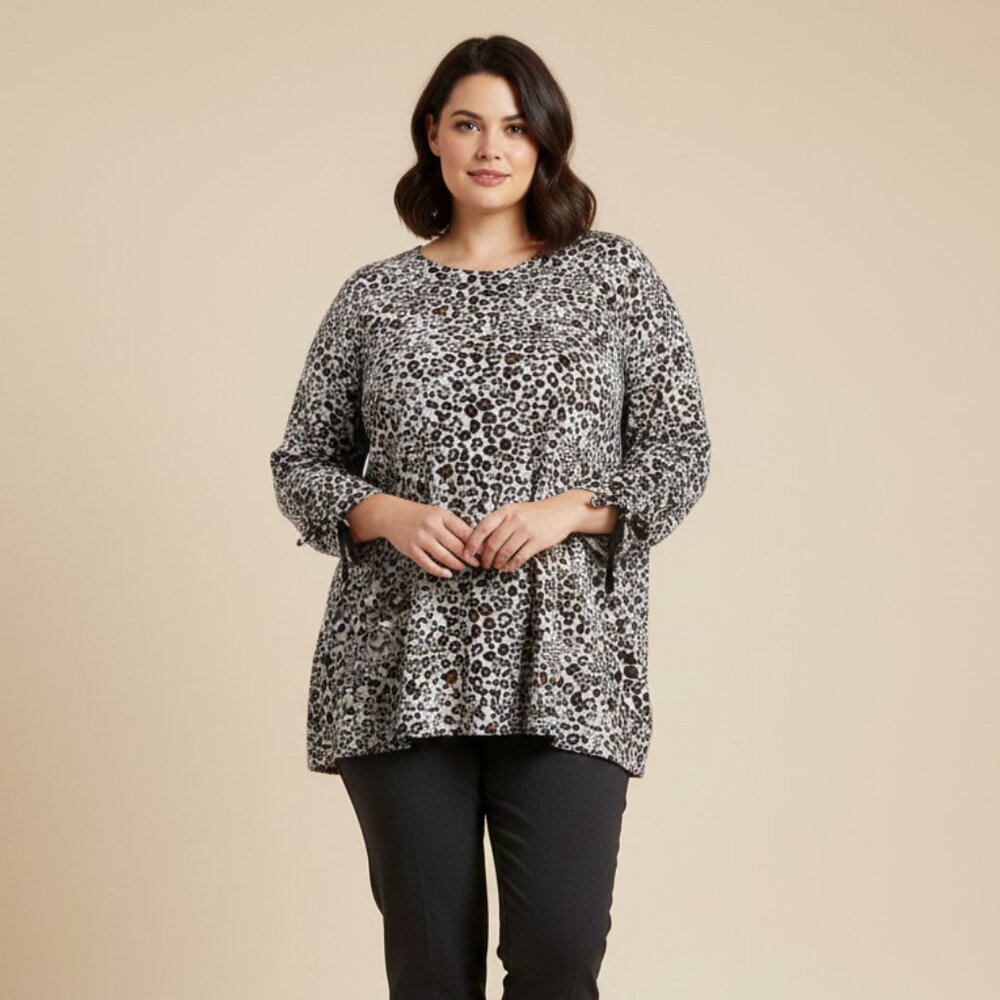 Zac & Rachel NWT Women's Size 3X Gray Animal Print Hacci Knit Top